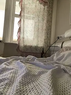 Snapshot of missevacrystal chatting on October 18, 12:06 pm missevacrystal online show from October 18, 12:06 pm