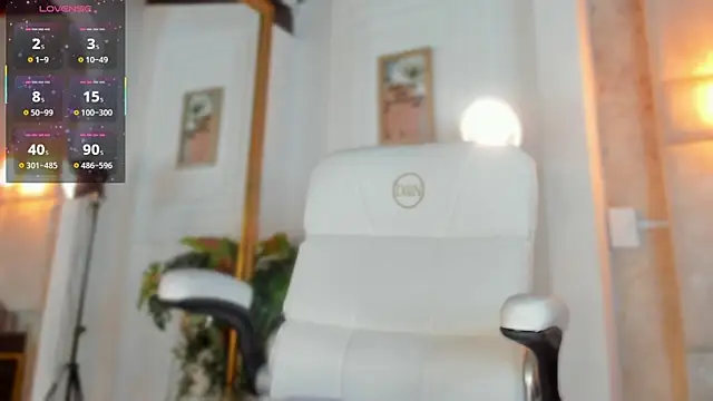 Snapshot of Jazmiinee chatting on November 28, 7:27 pm Jazmiinee online show from November 28, 7:27 pm