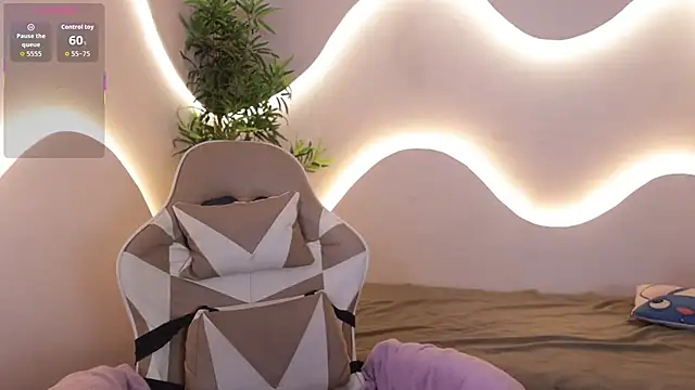 Emma and Issac online show from December 15, 5:12 am