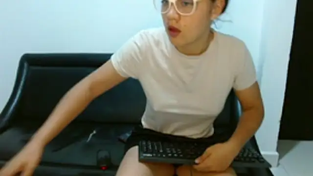 Snapshot of Arieeel_09 chatting on October 28, 11:18 pm Arieeel 09 online show from October 28, 11:18 pm