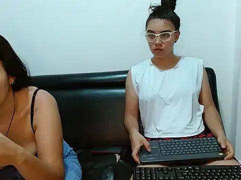 Snapshot of Arieeel_09 chatting on November 7, 2:17 pm Arieeel 09 online show from November 7, 2:17 pm