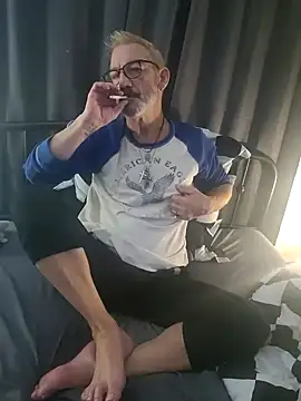 Snapshot of FoxnMouse chatting on November 6, 6:25 am FoxnMouse online show from November 6, 6:25 am