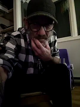 Snapshot of FoxnMouse chatting on November 28, 12:57 am FoxnMouse online show from November 28, 12:57 am