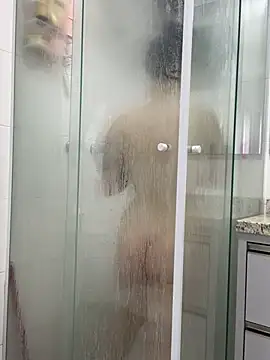 yumi-hot online show from April 16, 3:35 pm