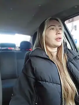 Reina Cummings online show from April 8, 5:18 am