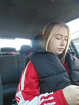 Reina Cummings online show from April 9, 4:45 am