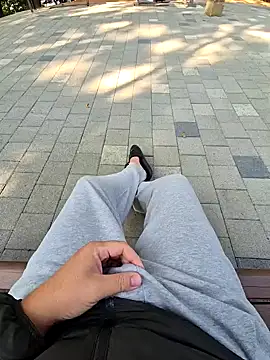 Snapshot of starvingo2002 chatting on October 26, 1:33 am starvingo2002 online show from October 26, 1:33 am