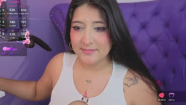 Snapshot of megann__up chatting on May 17, 12:23 pm megann up online show from May 17, 12:23 pm