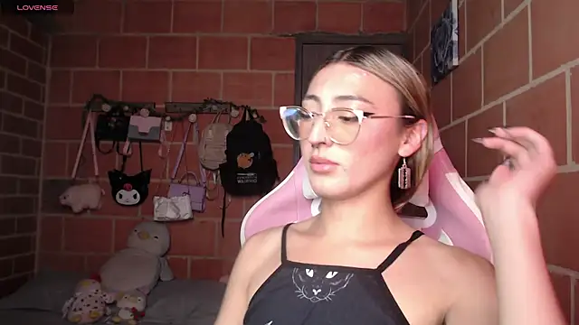 Andrea camilaaa online show from May 26, 4:14 pm