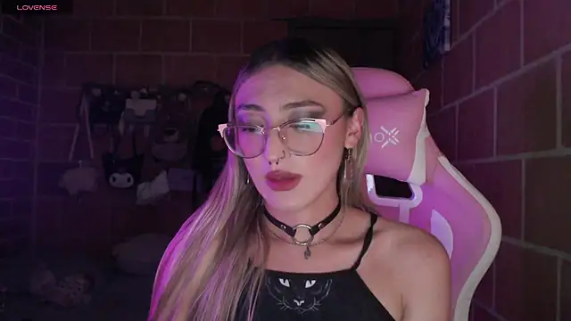 Andrea camilaaa online show from June 11, 12:43 am