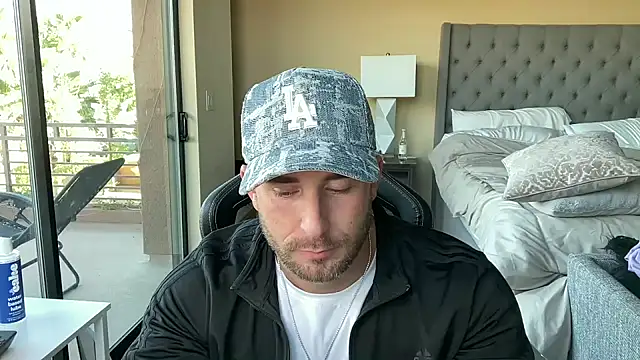 brettmycles28 online show from October 27, 10:58 pm