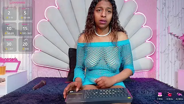 MisRoos online show from December 5, 3:41 pm