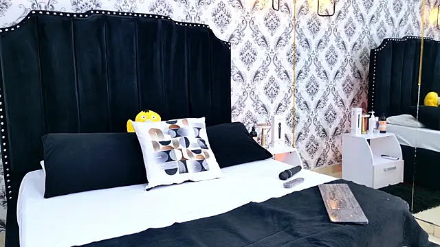 Angelique Angell online show from January 10, 7:48 pm