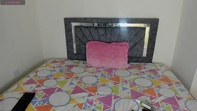 Laurasofia01 online show from April 5, 3:09 pm