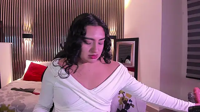 Snapshot of SyraPalmer chatting on October 9, 3:37 am SyraPalmer online show from October 9, 3:37 am