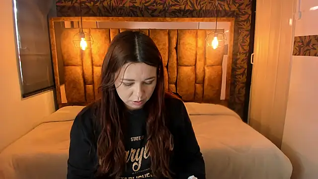 Isa Thompson   online show from November 29, 11:57 am