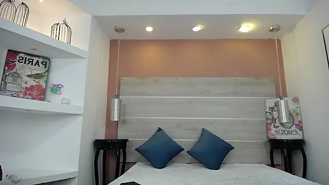 Snapshot of AlexandraCambell chatting on October 27, 11:58 am AlexandraCambell online show from October 27, 11:58 am