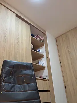 NIQUEILLA8 online show from May 17, 12:41 am