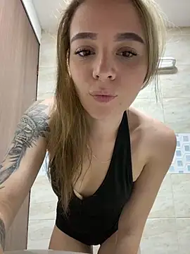 Snapshot of karla-thomsom10 chatting on September 14, 1:05 am karla-thomsom10 online show from September 14, 1:05 am