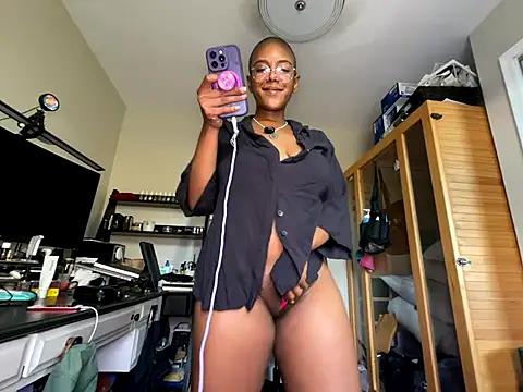 Snapshot of aliasyourfav chatting on October 19, 9:04 pm aliasyourfav online show from October 19, 9:04 pm