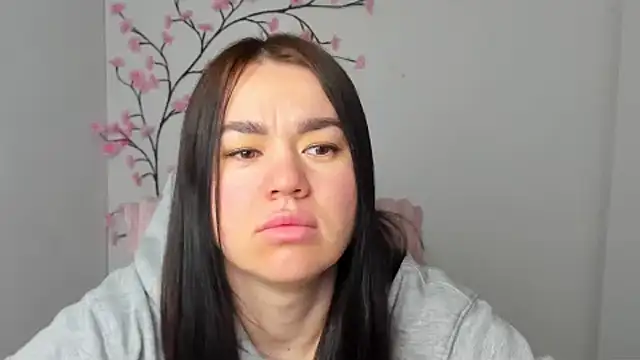 Lola Saymyname online show from April 12, 5:12 am