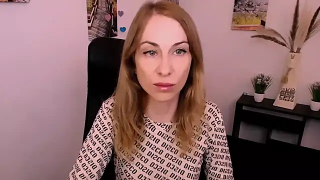 Snapshot of Create_your_own_sun chatting on September 10, 1:22 pm Create your own sun online show from September 10, 1:22 pm