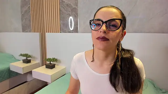 Snapshot of IsisNoir chatting on September 13, 2:28 pm IsisNoir online show from September 13, 2:28 pm