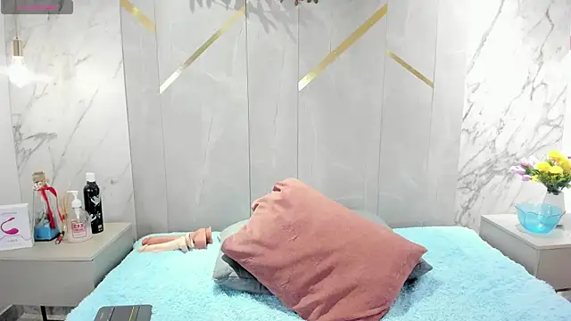 IsisNoir online show from April 4, 12:24 pm