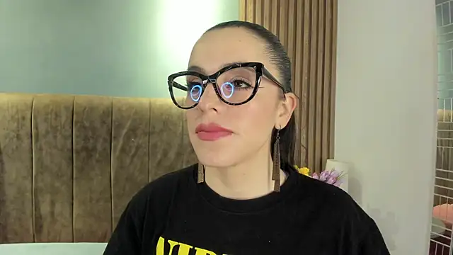 IsisNoir online show from April 8, 1:00 pm