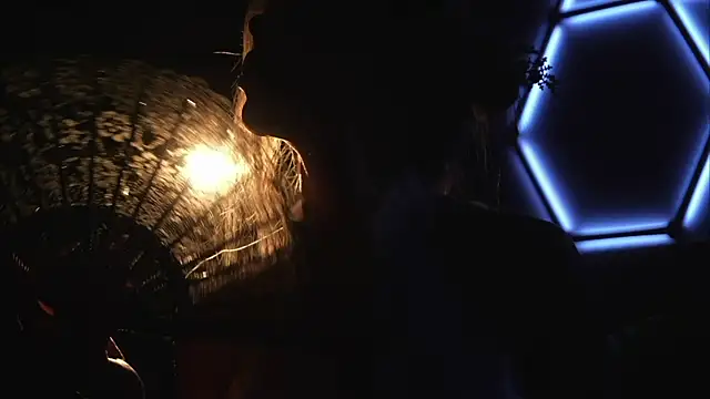 Snapshot of Alvuwkaa chatting on October 25, 8:00 am Alvuwkaa online show from October 25, 8:00 am