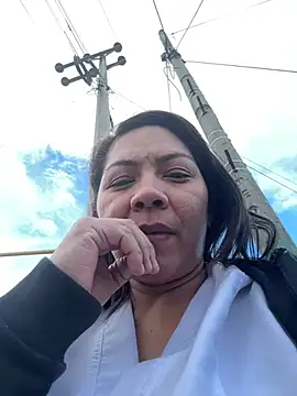 Snapshot of hiilarybrown chatting on July 13, 10:12 pm hiilarybrown online show from July 13, 10:12 pm