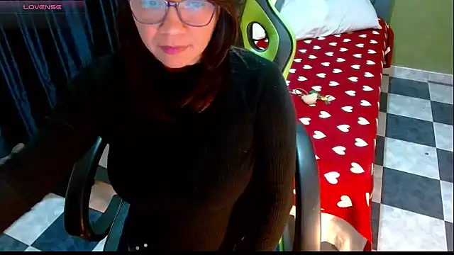 Snapshot of hiilarybrown chatting on July 19, 2:15 am hiilarybrown online show from July 19, 2:15 am