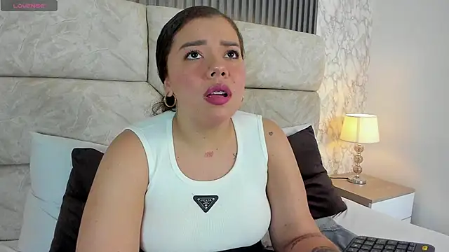 leilapons online show from October 15, 8:09 pm