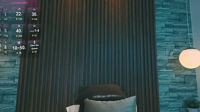 leilapons online show from March 31, 5:02 pm