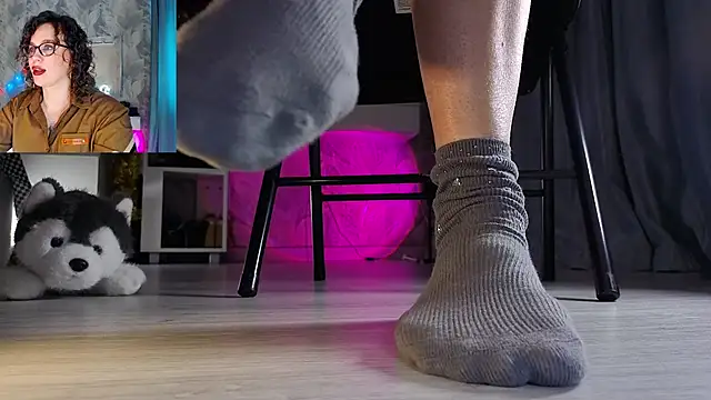 Snapshot of Feet_Heelss chatting on January 6, 11:14 am Feet Heelss online show from January 6, 11:14 am