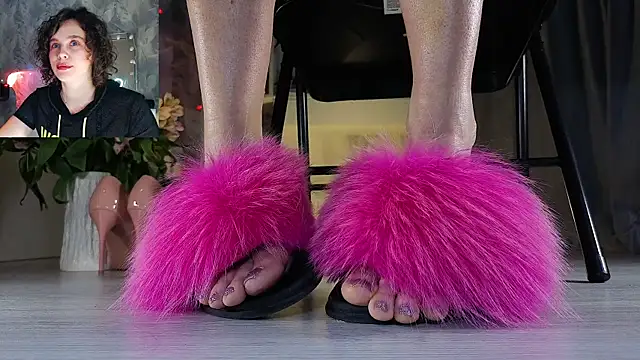 Snapshot of Feet_Heelss chatting on January 9, 12:41 pm Feet Heelss online show from January 9, 12:41 pm