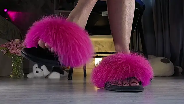 Snapshot of Feet_Heelss chatting on January 15, 10:42 am Feet Heelss online show from January 15, 10:42 am