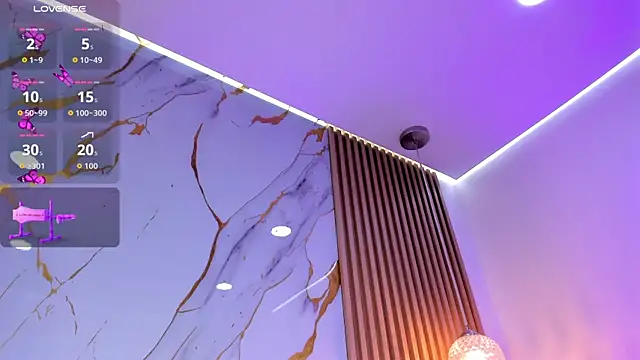 alissaowens  online show from December 22, 11:51 am