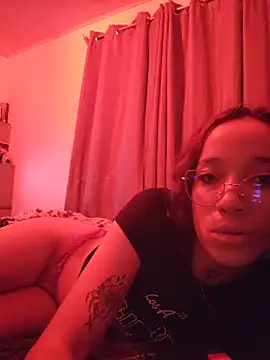 Snapshot of chelsie05 chatting on June 12, 4:00 am chelsie05 online show from June 12, 4:00 am