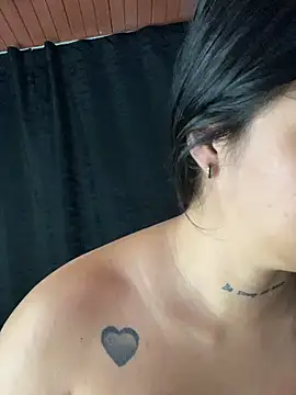 EVAH LEE  online show from June 10, 4:01 am