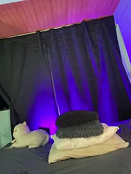 EVAH LEE  online show from July 10, 3:55 am