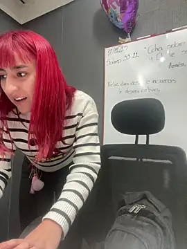 Snapshot of JuliethaDemon_ chatting on December 17, 12:33 pm JuliethaDemon online show from December 17, 12:33 pm