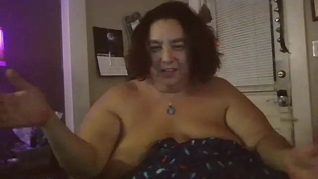 Snapshot of lil-gemini-hippy chatting on December 4, 4:00 am lil-gemini-hippy online show from December 4, 4:00 am