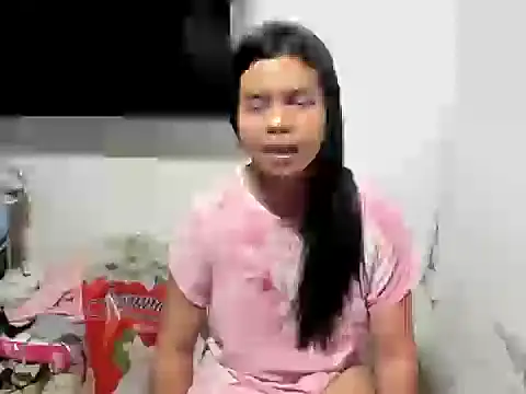 Snapshot of SEXBOMB_GRACE chatting on July 3, 12:33 pm SEXBOMB GRACE online show from July 3, 12:33 pm