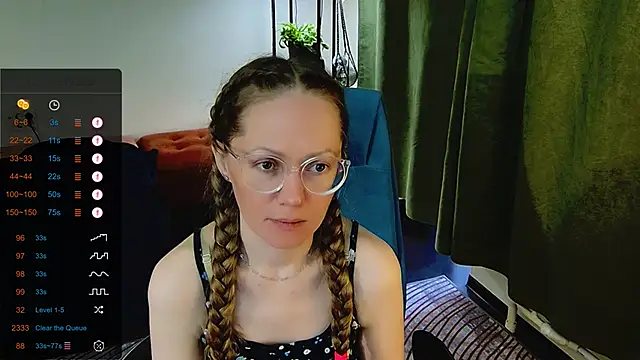 Snapshot of _Goldilocks_ chatting on September 16, 7:09 am Goldilocks online show from September 16, 7:09 am