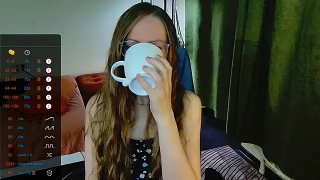 Snapshot of _Goldilocks_ chatting on September 18, 6:48 am Goldilocks online show from September 18, 6:48 am