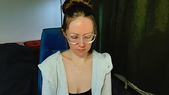 Snapshot of _Goldilocks_ chatting on September 27, 7:24 am Goldilocks online show from September 27, 7:24 am