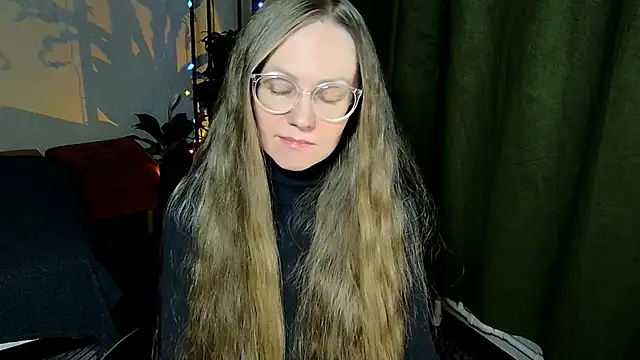 Snapshot of _Goldilocks_ chatting on October 1, 4:57 pm Goldilocks online show from October 1, 4:57 pm