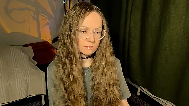 Snapshot of _Goldilocks_ chatting on October 8, 4:37 pm Goldilocks online show from October 8, 4:37 pm