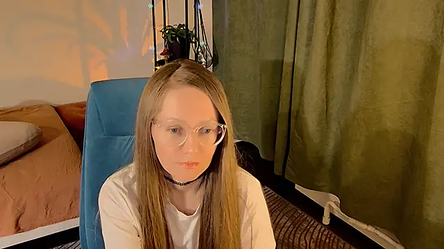 Snapshot of _Goldilocks_ chatting on October 11, 3:32 pm Goldilocks online show from October 11, 3:32 pm